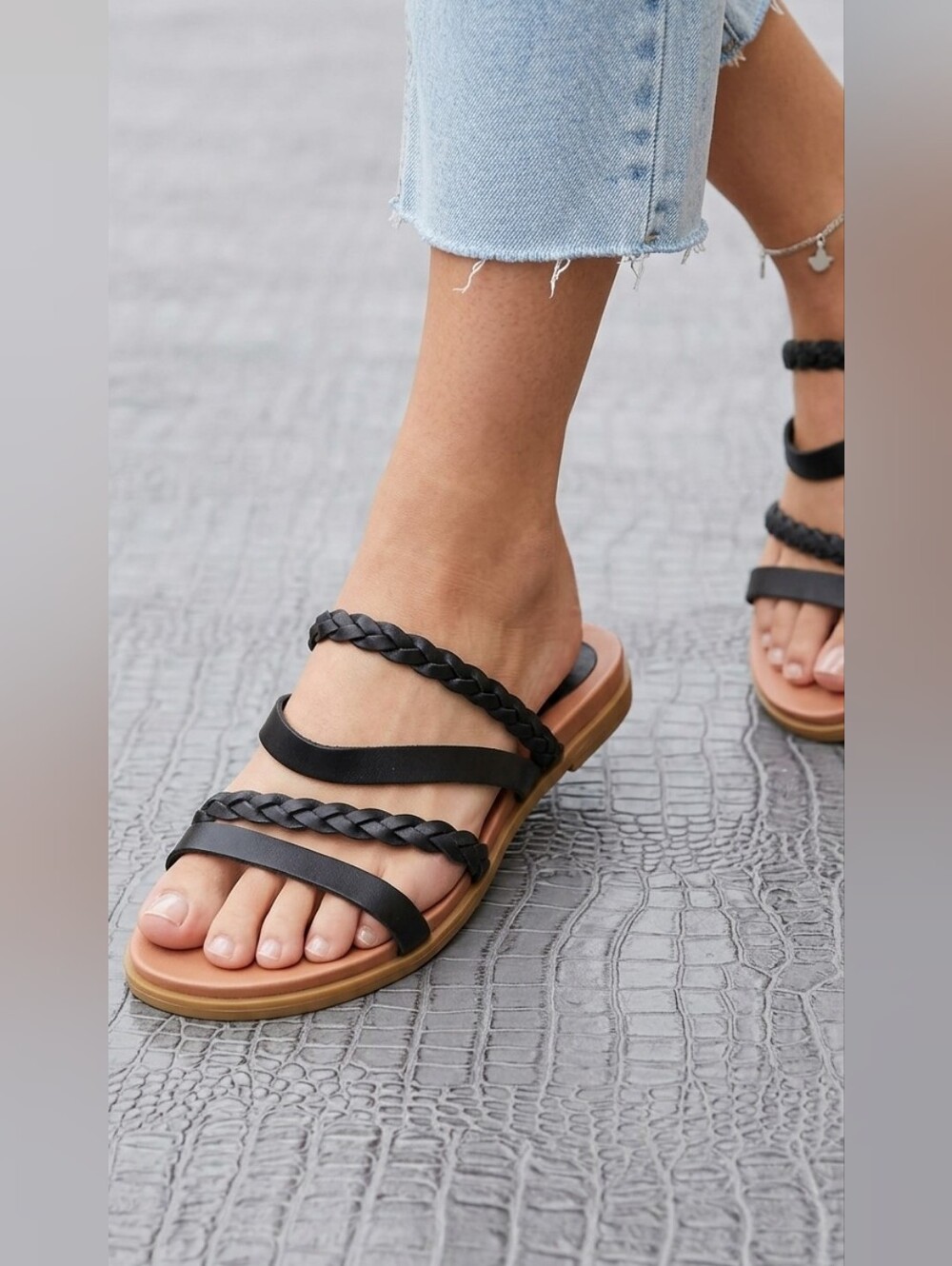 Journee Collection Womens Colette Slide Sandals 9 NWT.